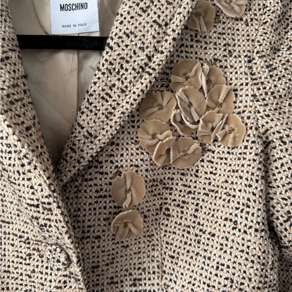 VINTAGE RARE Moschino Beige Tweed Blazer with Floral Corsage Appliqué | Size 8 - Picture 2 of 10